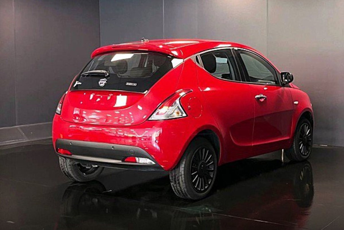 Lancia Ypsilon 1.2 69 CV 5 porte GPL Ecochic Silver
