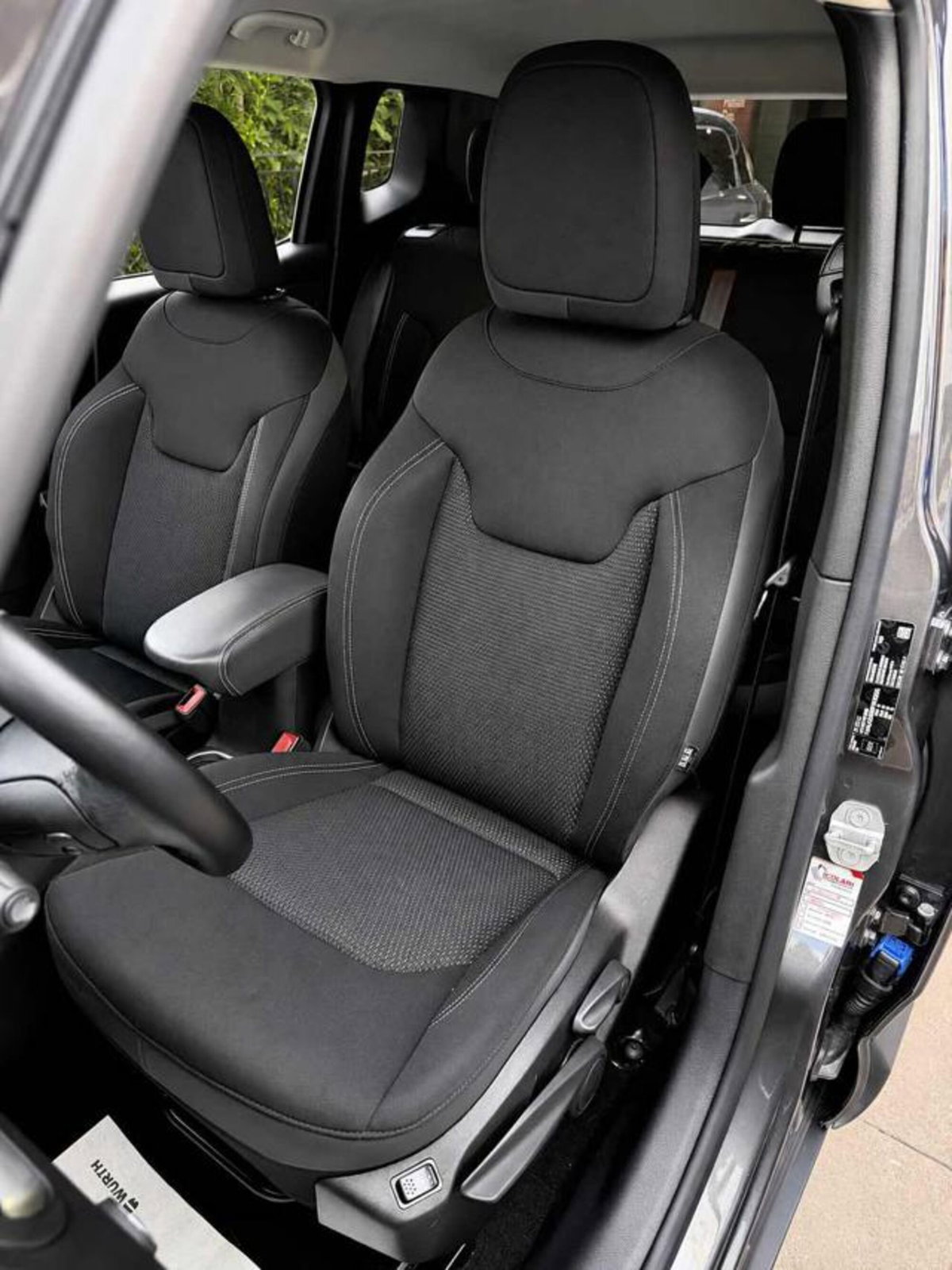 Jeep Renegade 1.6 Mjt 130 CV Limited (16)