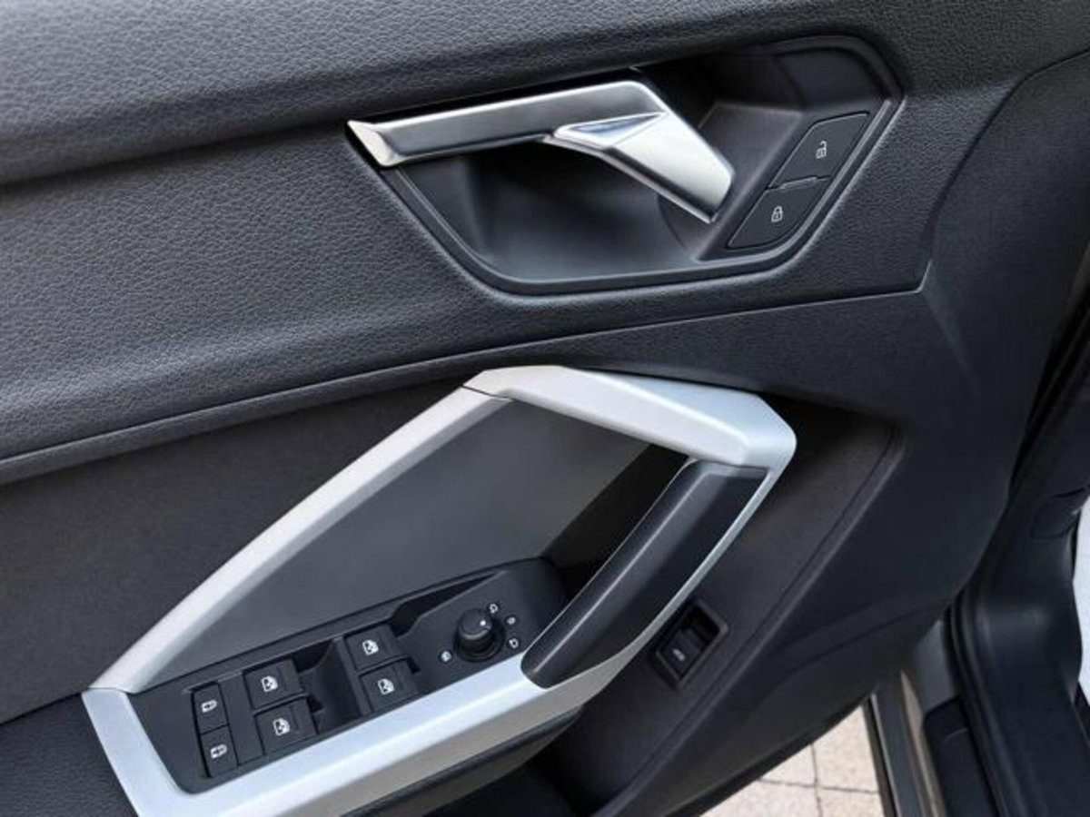 Audi Q3 35 TDI quattro S tronic Business (8)
