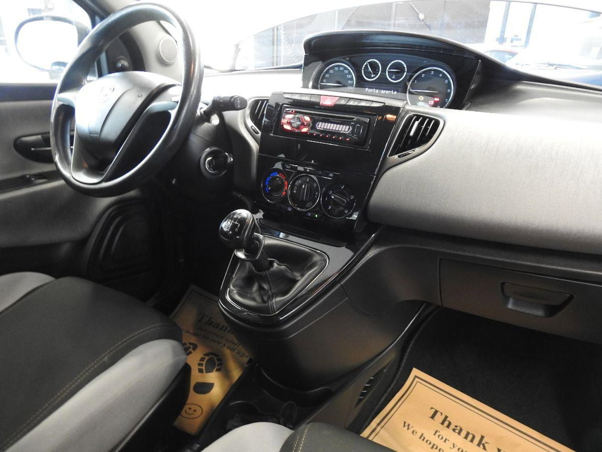 Lancia Ypsilon 1.2 69 CV 5 porte GPL Ecochic Gold (10)