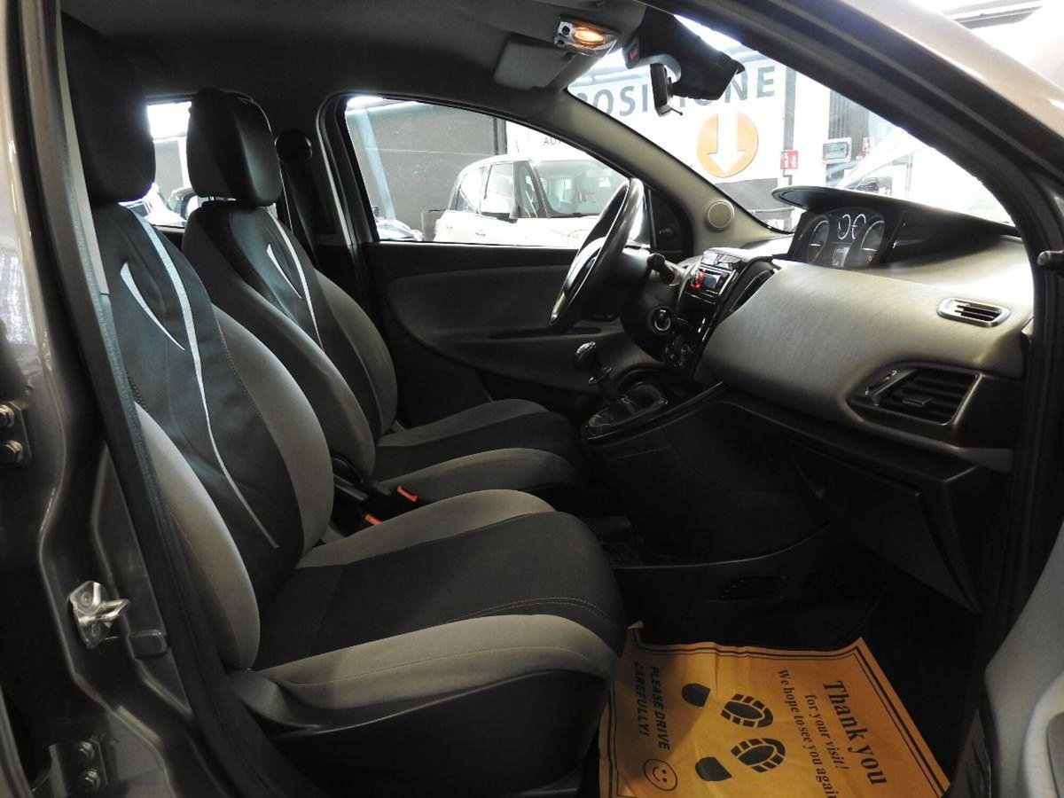 Lancia Ypsilon 1.2 69 CV 5 porte GPL Ecochic Gold (11)