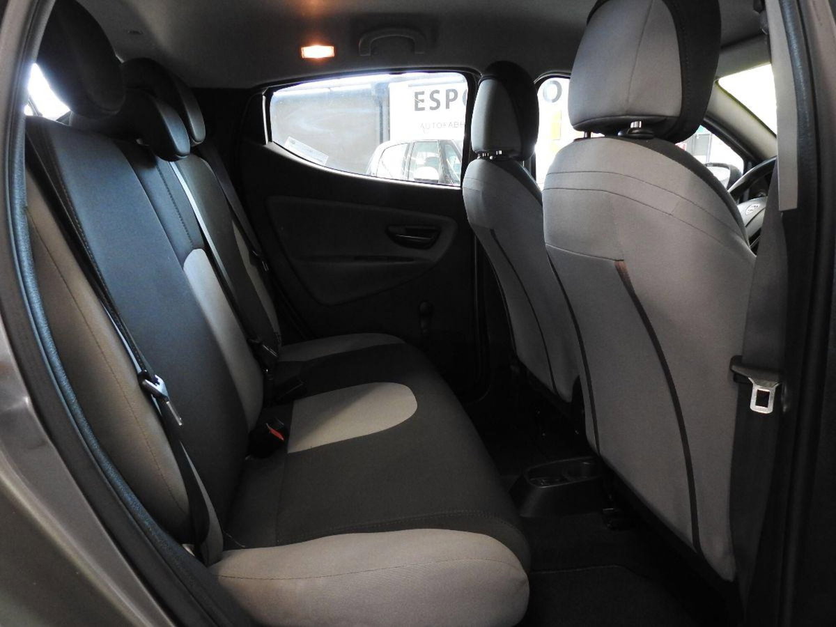 Lancia Ypsilon 1.2 69 CV 5 porte GPL Ecochic Gold (12)
