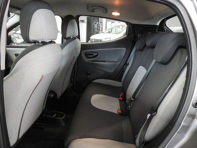 Lancia Ypsilon 1.2 69 CV 5 porte GPL Ecochic Gold (14)