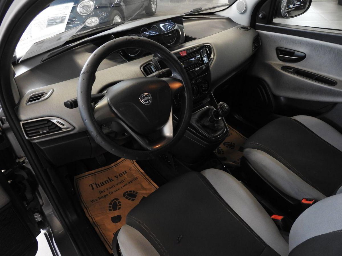 Lancia Ypsilon 1.2 69 CV 5 porte GPL Ecochic Gold (18)