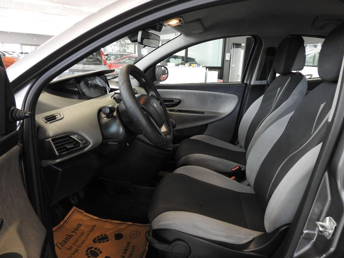 Lancia Ypsilon 1.2 69 CV 5 porte GPL Ecochic Gold (19)