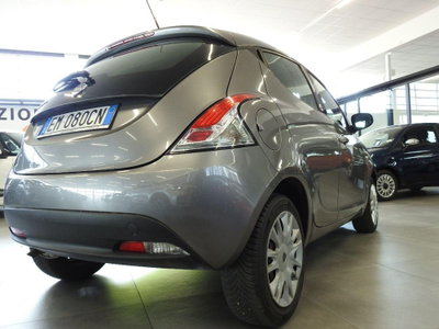 Lancia Ypsilon 1.2 69 CV 5 porte GPL Ecochic Gold (5)