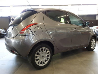 Lancia Ypsilon 1.2 69 CV 5 porte GPL Ecochic Gold (6)