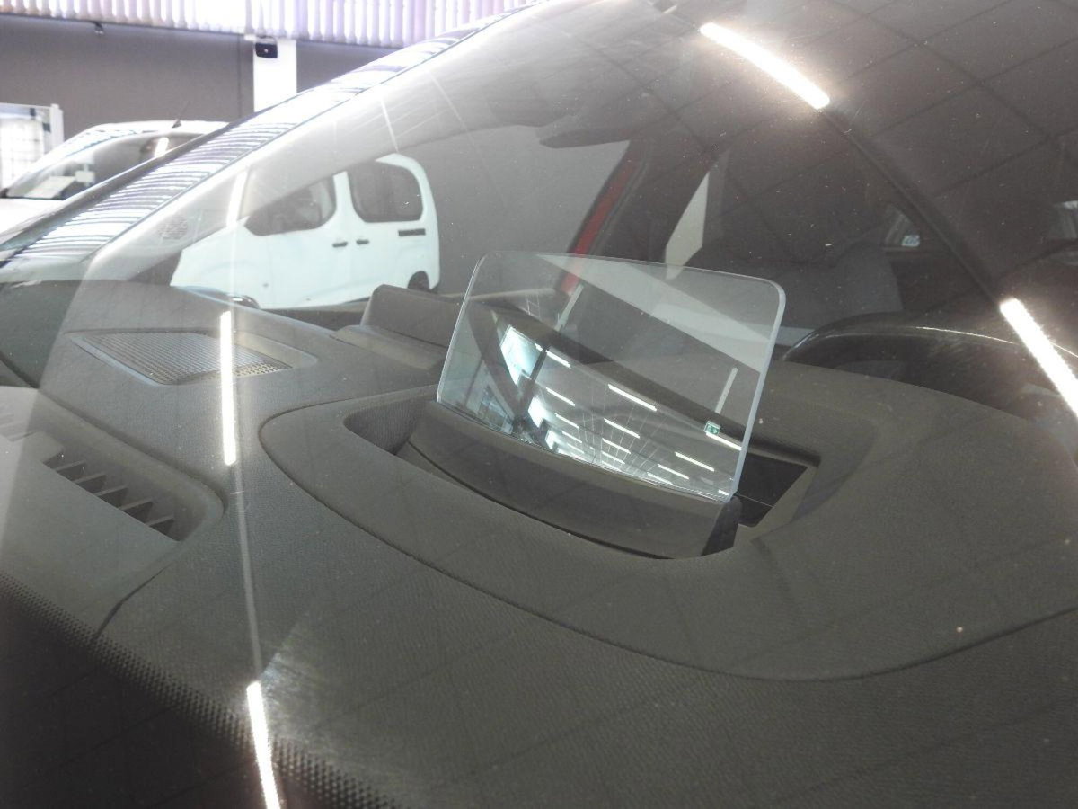 Citroen C4 PureTech 130 S&S EAT8 Shine (14)