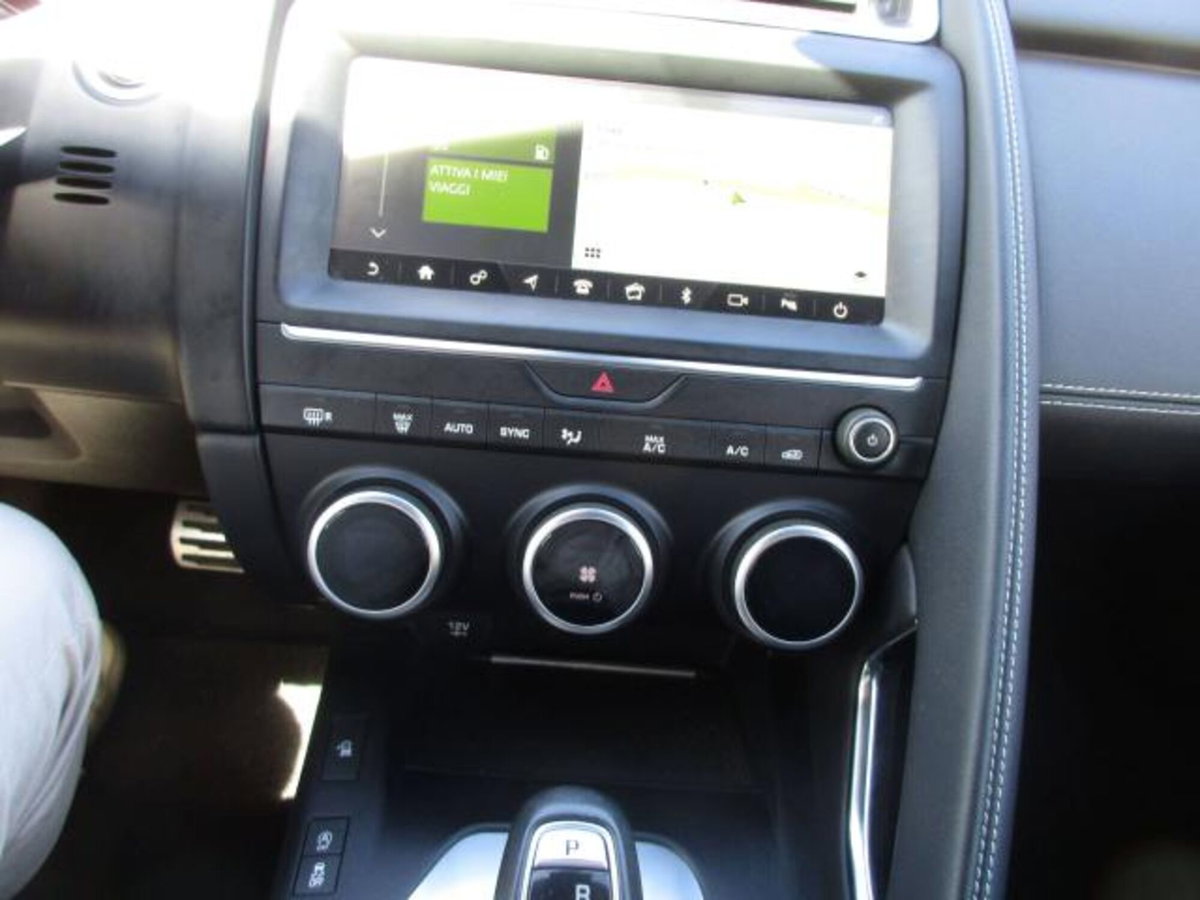 Jaguar E-Pace 2.0D 150 CV AWD R-Dynamic SE (14)