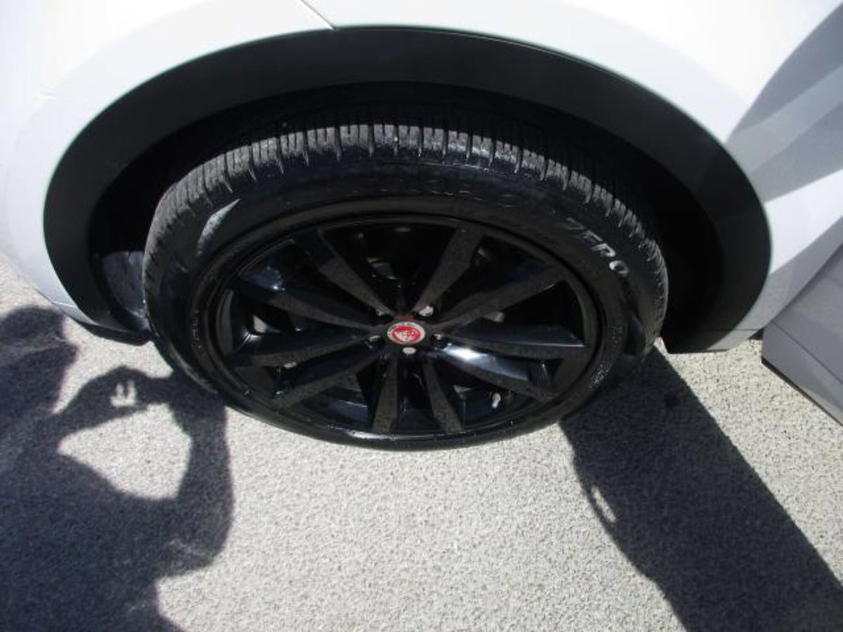 Jaguar E-Pace 2.0D 150 CV AWD R-Dynamic SE (8)