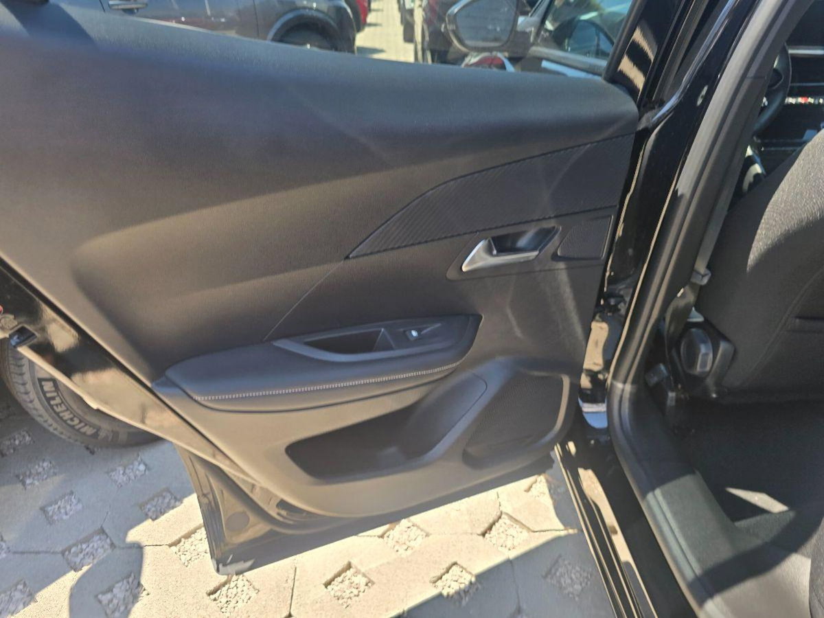 Peugeot 2008 1.2 hybrid Allure 145cv e-dcs6 (12)