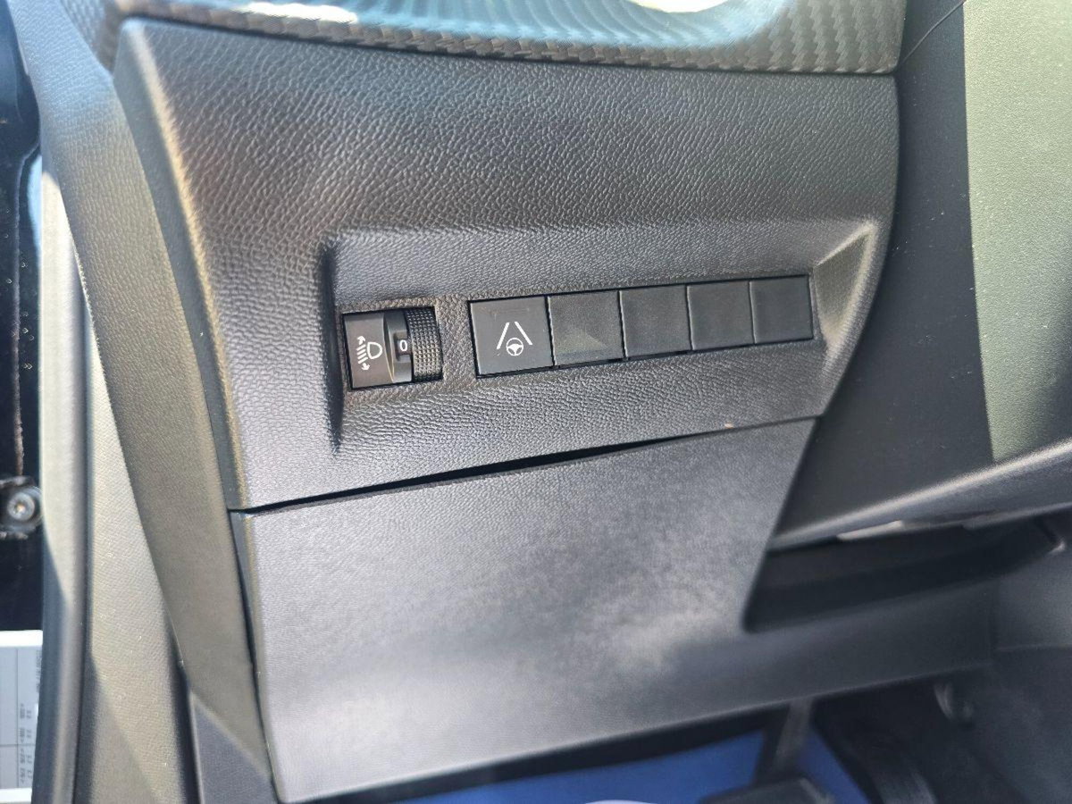 Peugeot 2008 1.2 hybrid Allure 145cv e-dcs6 (15)