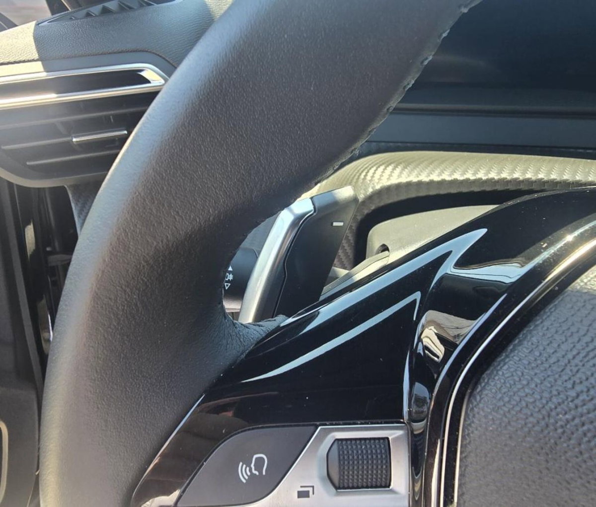 Peugeot 2008 1.2 hybrid Allure 145cv e-dcs6 (17)