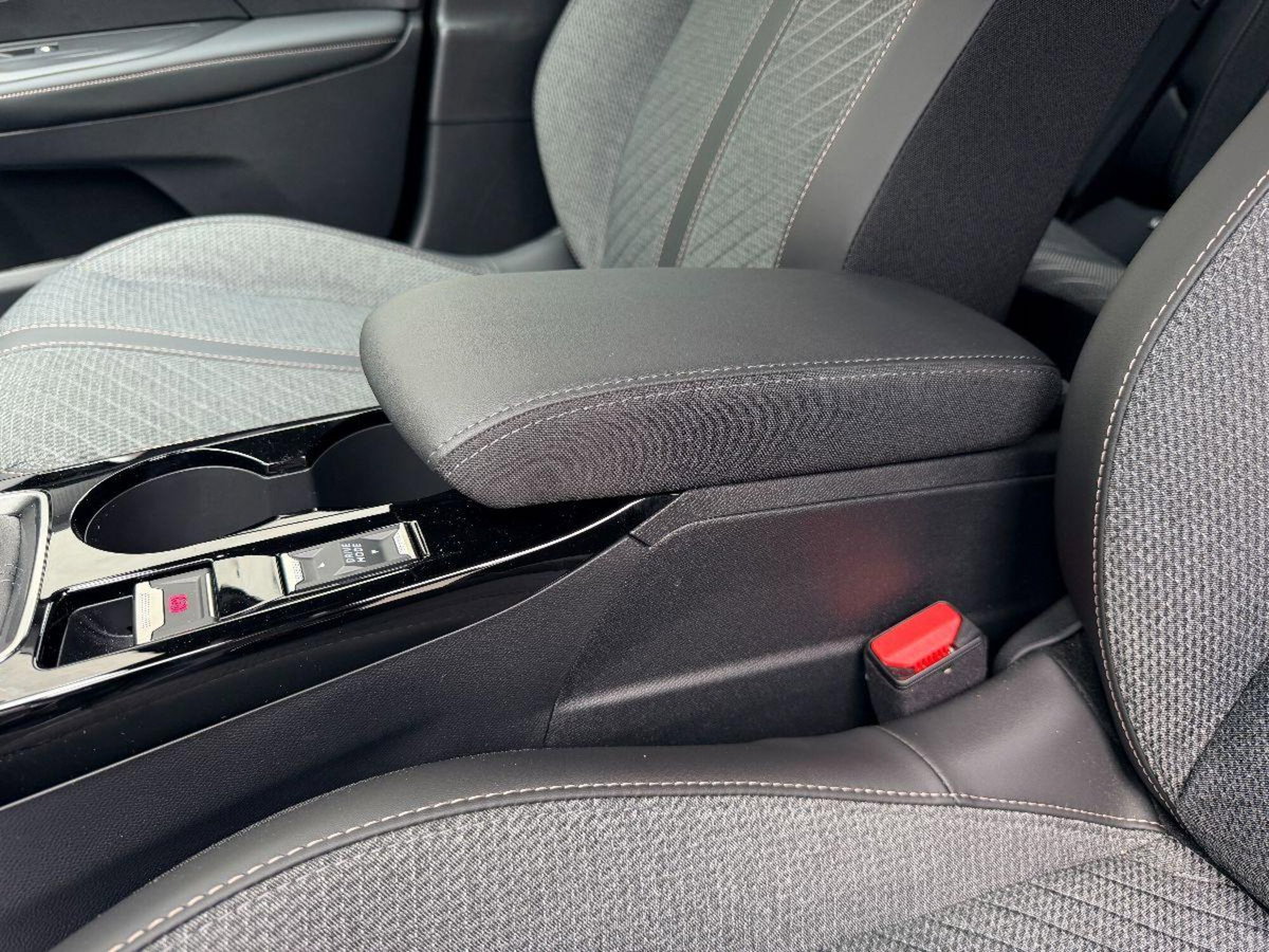 Peugeot 2008 1.2 hybrid Allure 145cv e-dcs6 (17)