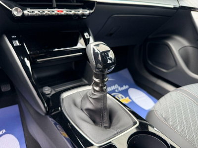 Peugeot 2008 1.2 hybrid Allure 145cv e-dcs6 (19)