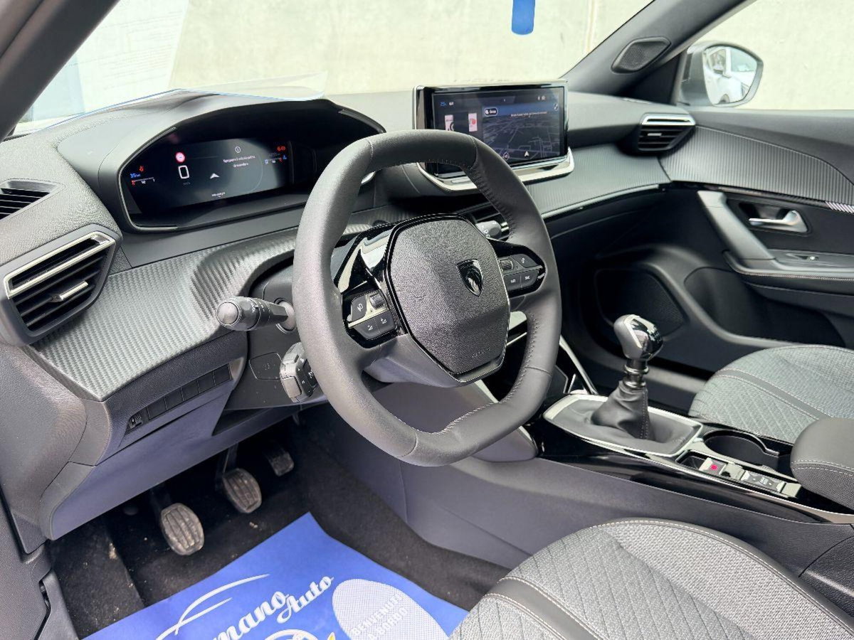 Peugeot 2008 PureTech 100 S&S Allure (12)