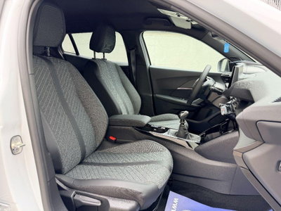 Peugeot 2008 PureTech 100 S&S Allure (16)