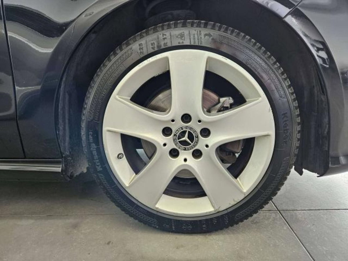 Mercedes-Benz CLA Shooting Brake 180 d Premium (13)