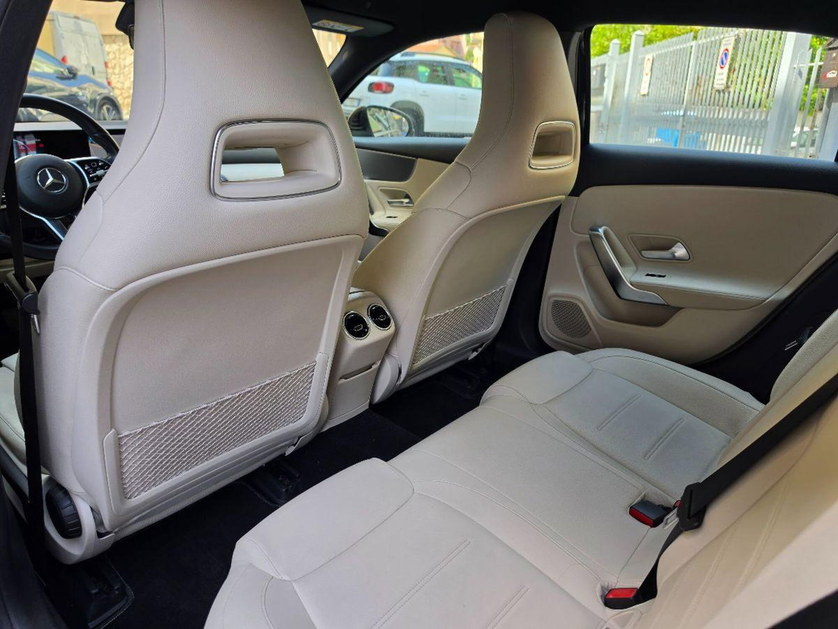 Mercedes-Benz Classe A 180 d Automatic Sport (13)