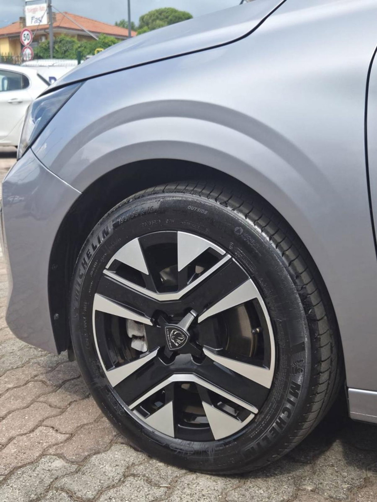 Peugeot 208 PureTech 100 Stop&Start 5 porte Allure (7)