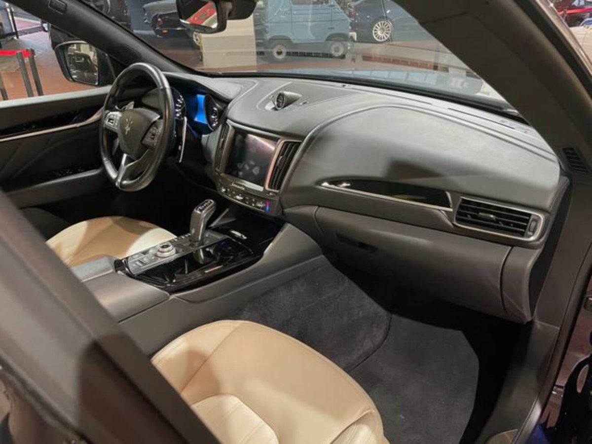 Maserati Levante Levante V6 430 CV S AWD Granlusso (9)
