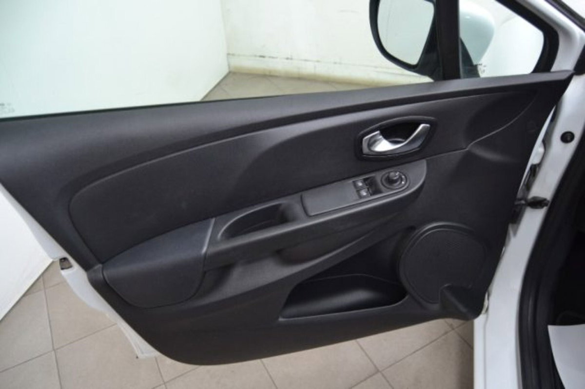 Renault Clio 1.2 75 CV 5 porte Duel (11)