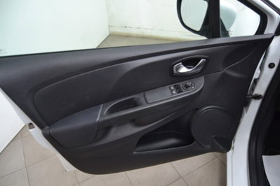 Renault Clio 1.2 75 CV 5 porte Duel (11)