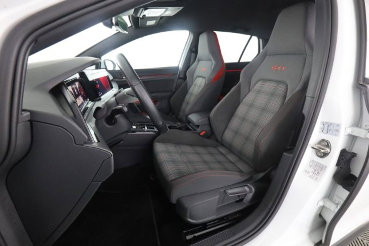 Volkswagen Golf 2.0 TSI GTI DSG (2)