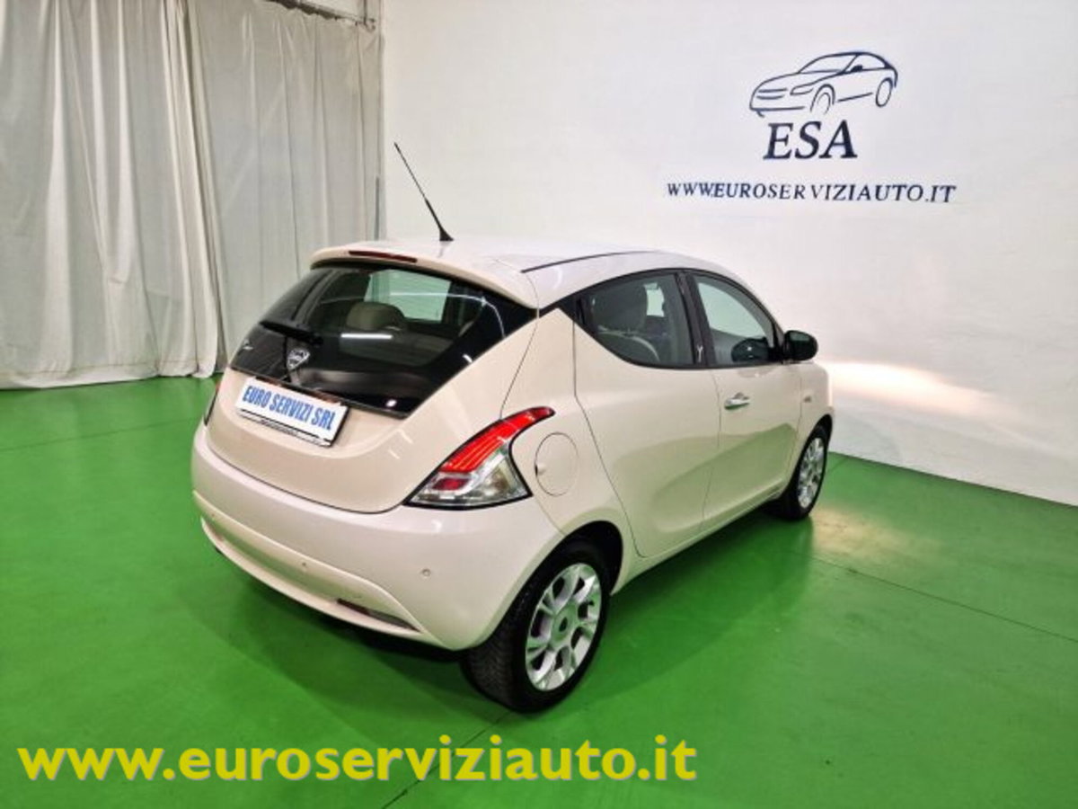 Lancia Ypsilon 1.2 69 CV 5 porte Platinum (11)