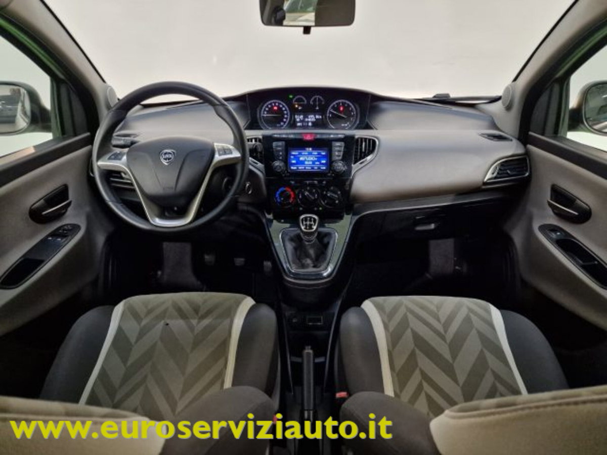 Lancia Ypsilon 1.2 69 CV 5 porte Platinum (14)