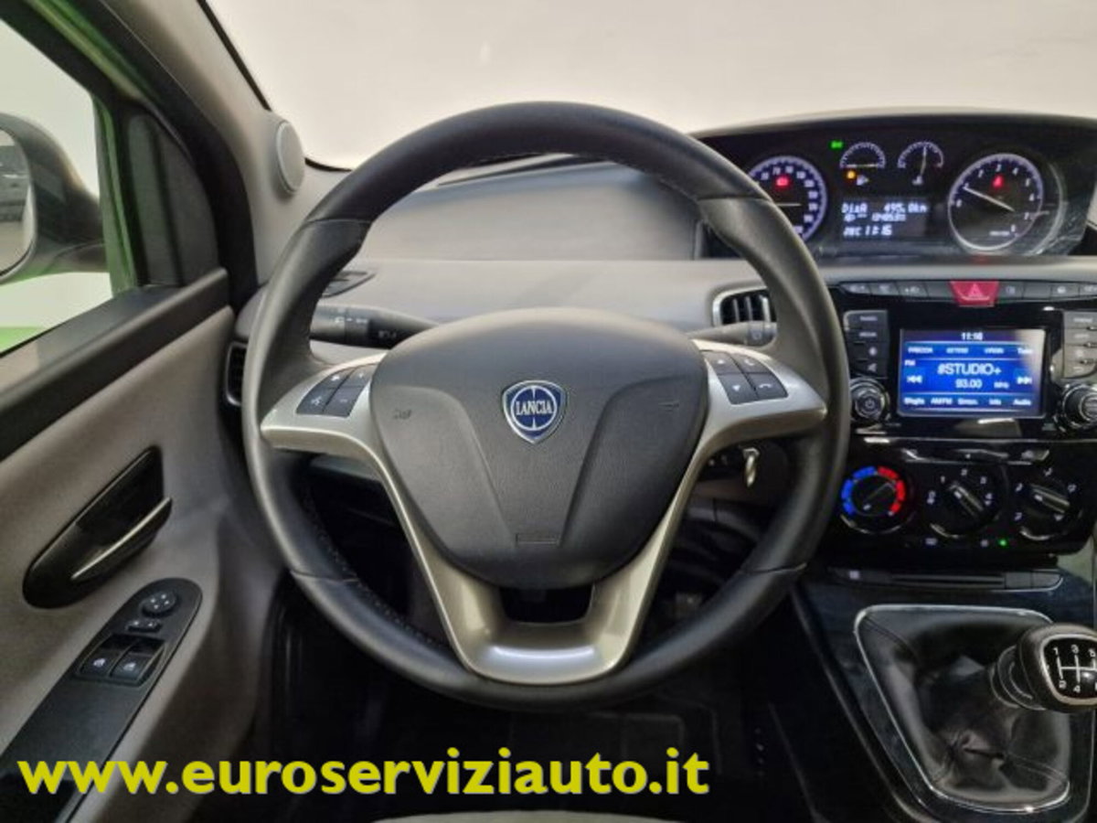 Lancia Ypsilon 1.2 69 CV 5 porte Platinum (16)