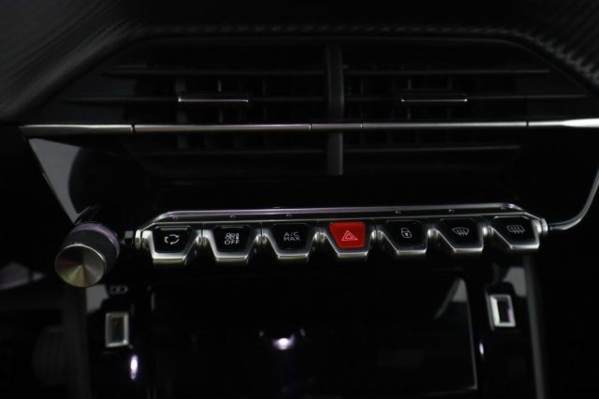 Peugeot 2008 PureTech 100 S&S Allure (12)