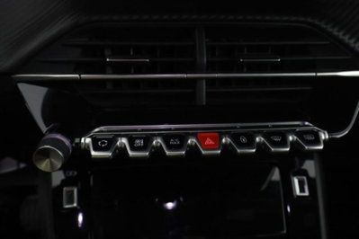 Peugeot 2008 PureTech 100 S&S Allure (12)