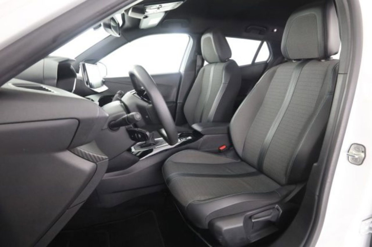 Peugeot 2008 PureTech 100 S&S Allure (2)