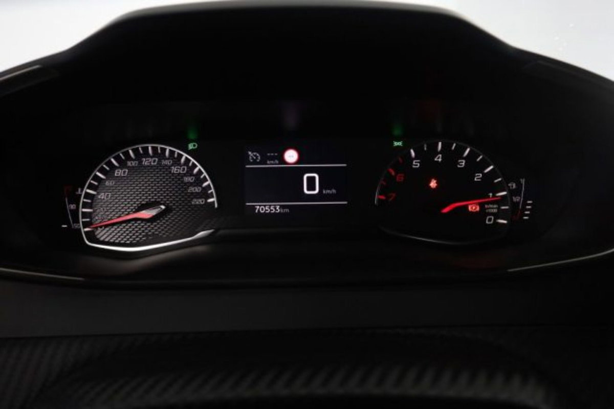 Peugeot 2008 PureTech 100 S&S Allure (7)