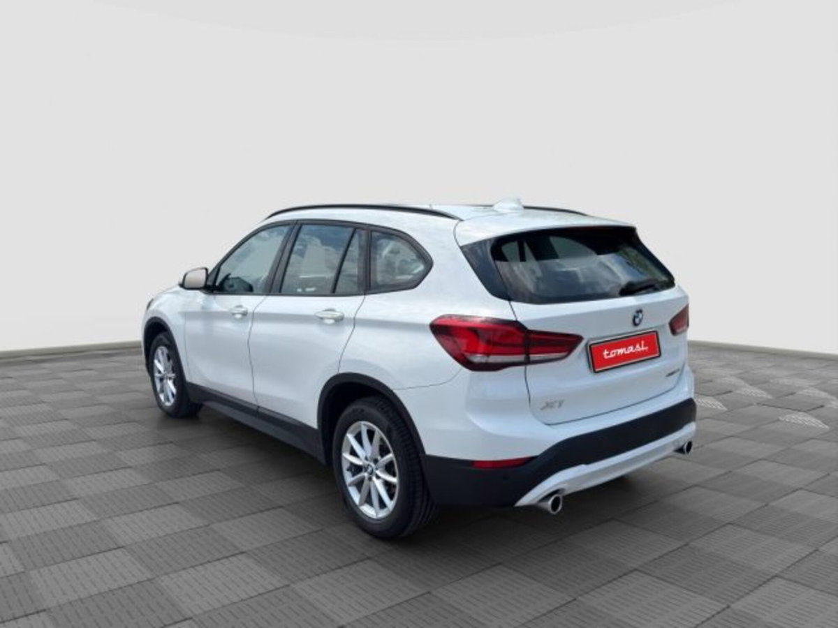 BMW X1 sDrive18d Business Advantage (3)