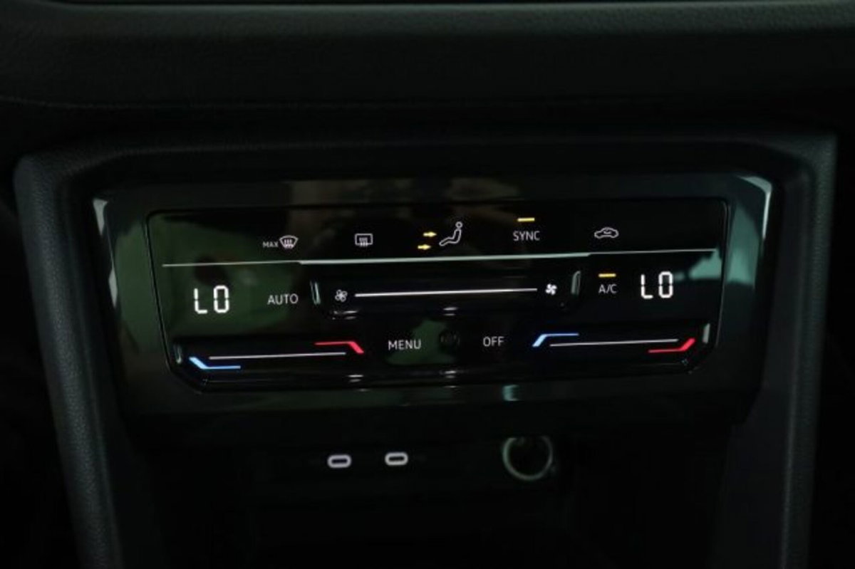 Volkswagen Tiguan 2.0 TDI 150 CV SCR DSG 4MOTION R-Line (12)