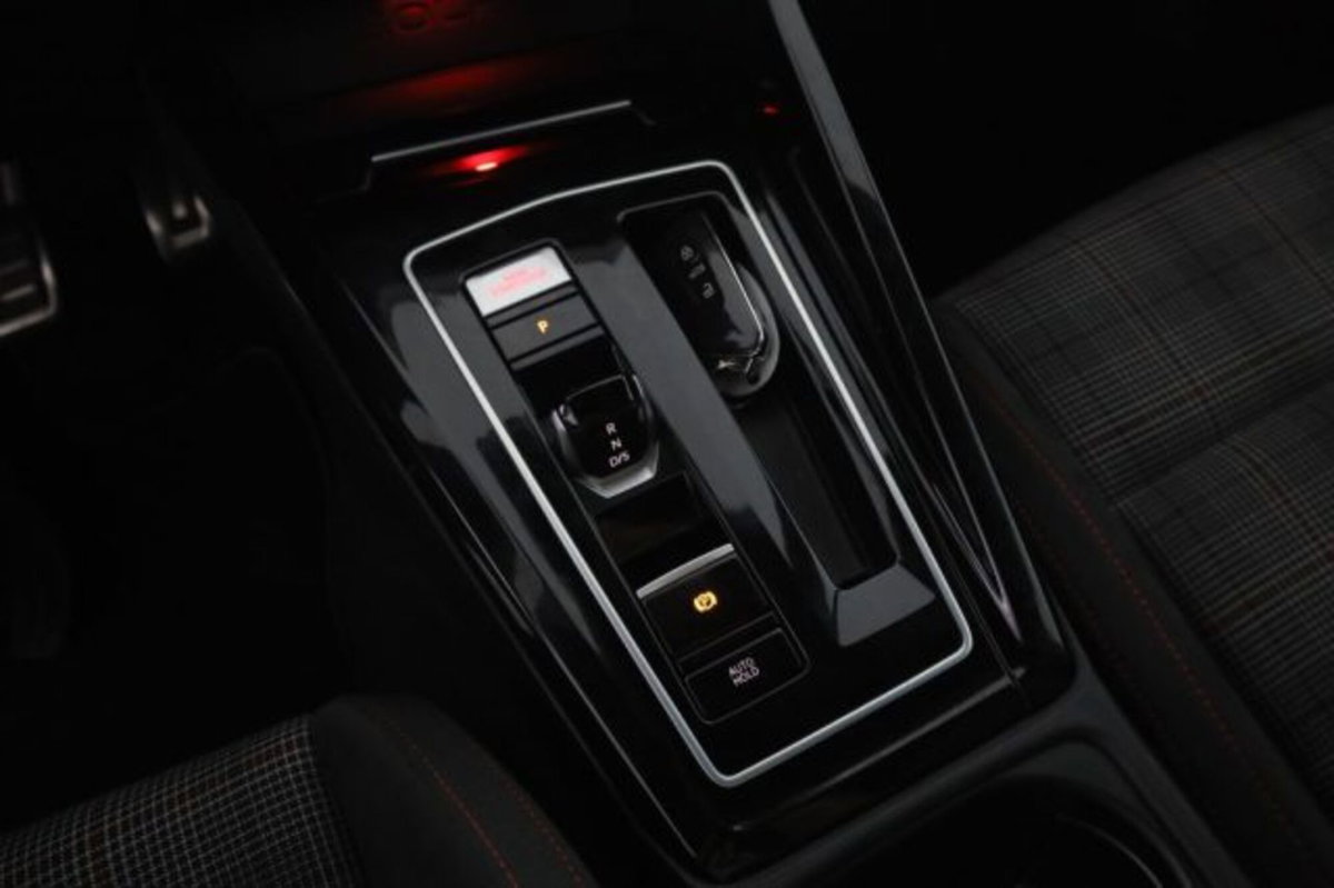 Volkswagen Golf 2.0 TSI GTI DSG (14)