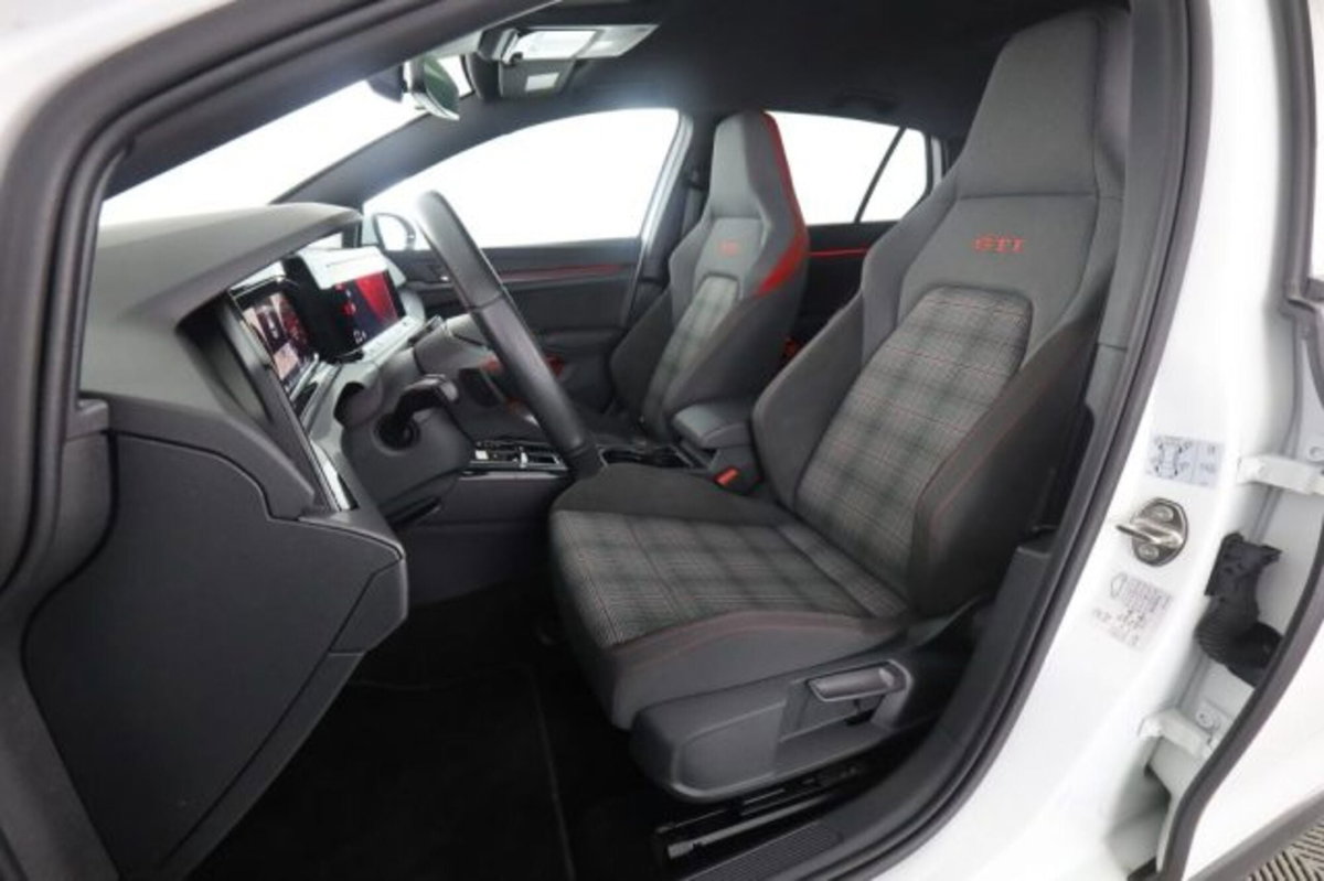 Volkswagen Golf 2.0 TSI GTI DSG (2)