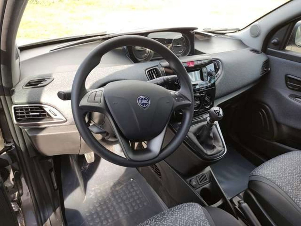 Lancia Ypsilon 1.0 FireFly 5 porte S&S Hybrid Gold Plus (3)