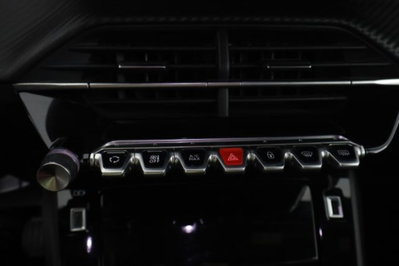 Peugeot 2008 PureTech 100 S&S Allure (12)