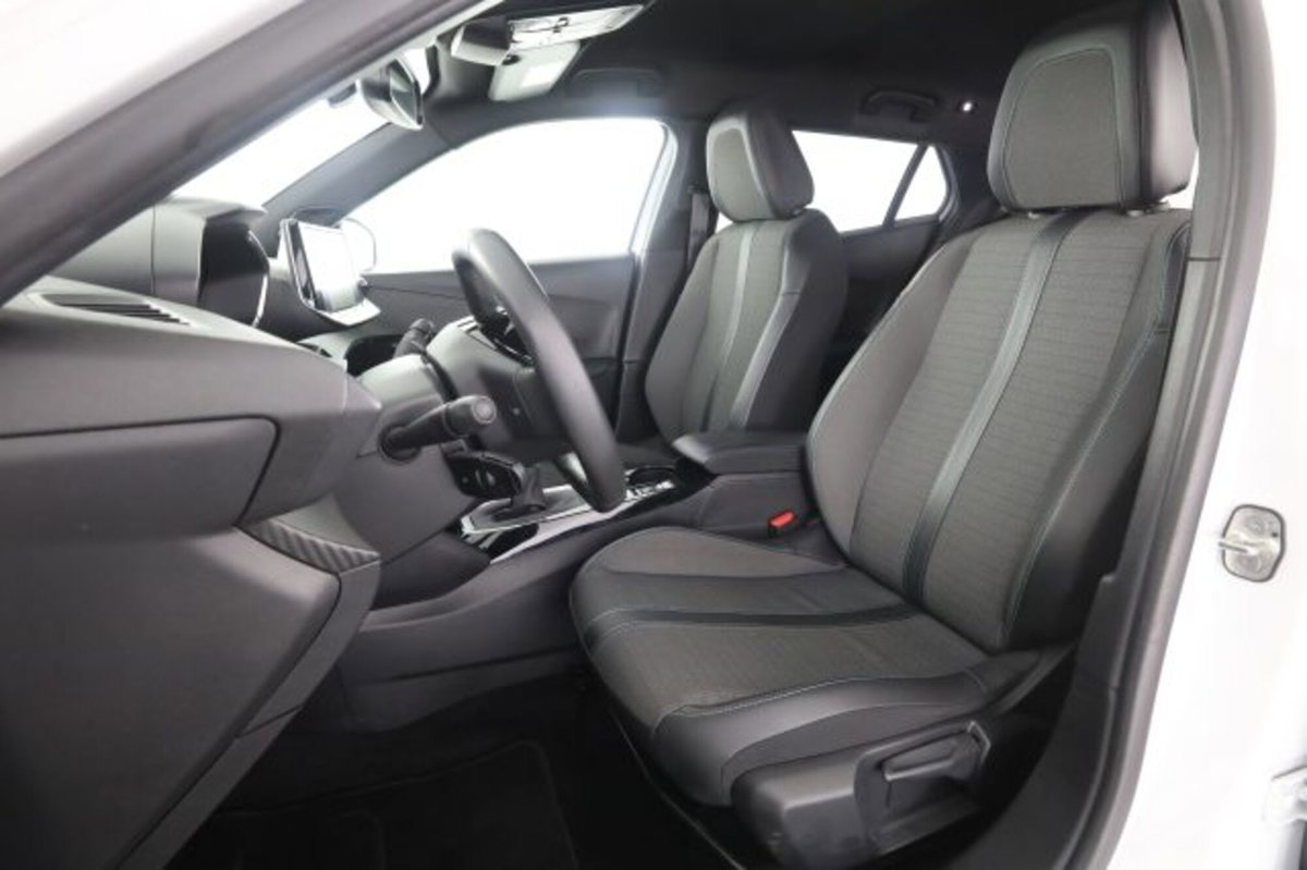 Peugeot 2008 PureTech 100 S&S Allure (2)