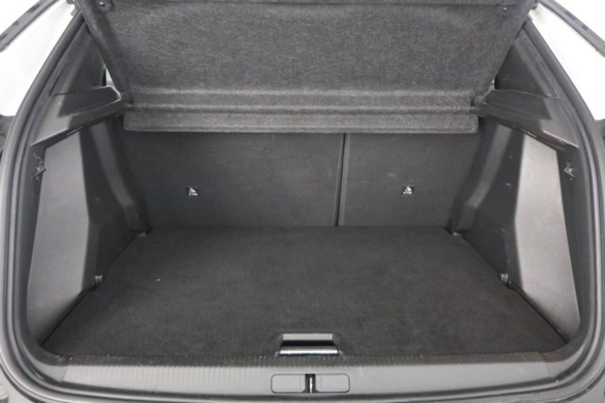 Peugeot 2008 PureTech 100 S&S Allure (6)