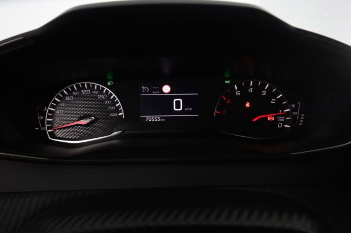 Peugeot 2008 PureTech 100 S&S Allure (7)