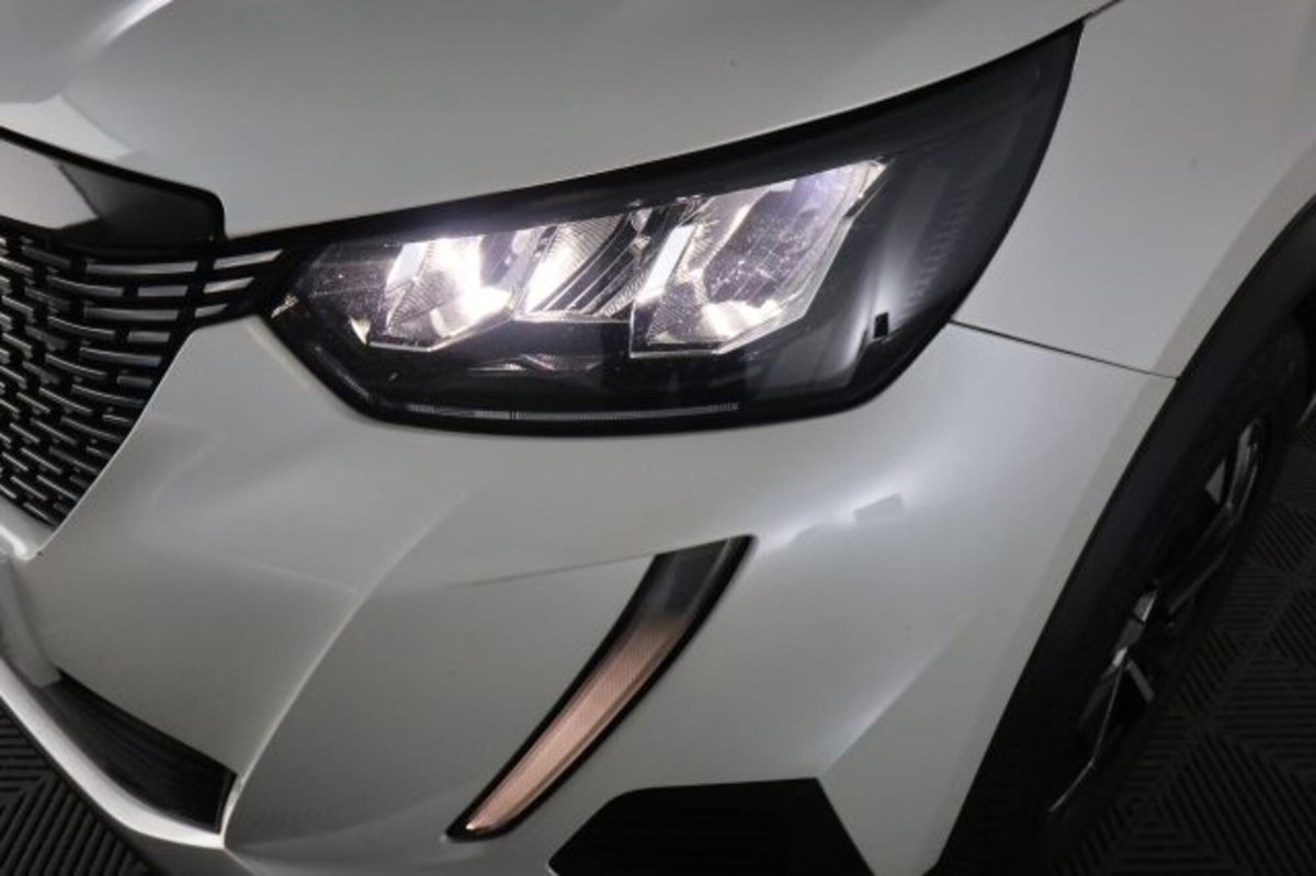 Peugeot 2008 PureTech 100 S&S Allure (9)