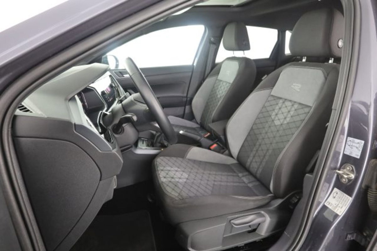 Volkswagen Taigo 1.0 tsi R-Line 115cv (2)