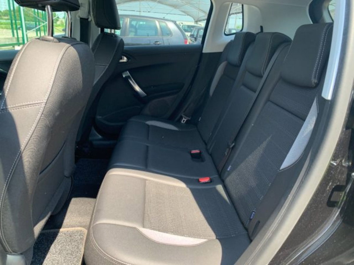 Peugeot 2008 120 S&S Allure (10)