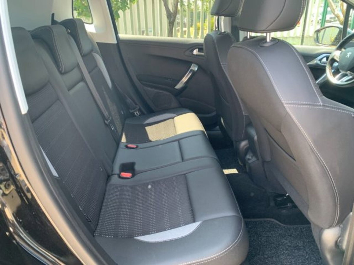Peugeot 2008 120 S&S Allure (11)