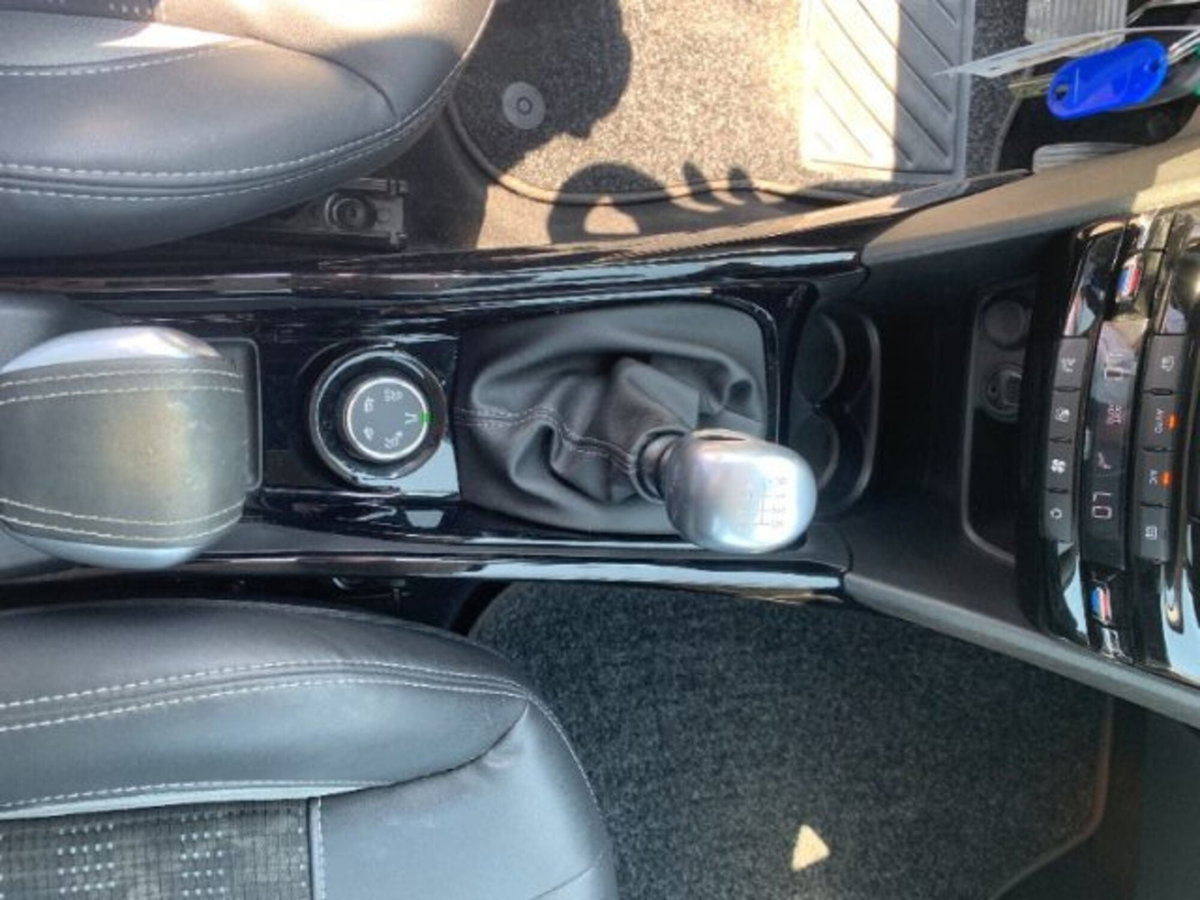 Peugeot 2008 120 S&S Allure (17)