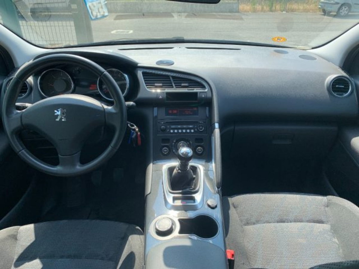 Peugeot 3008 2.0 HDi 150CV Business (13)